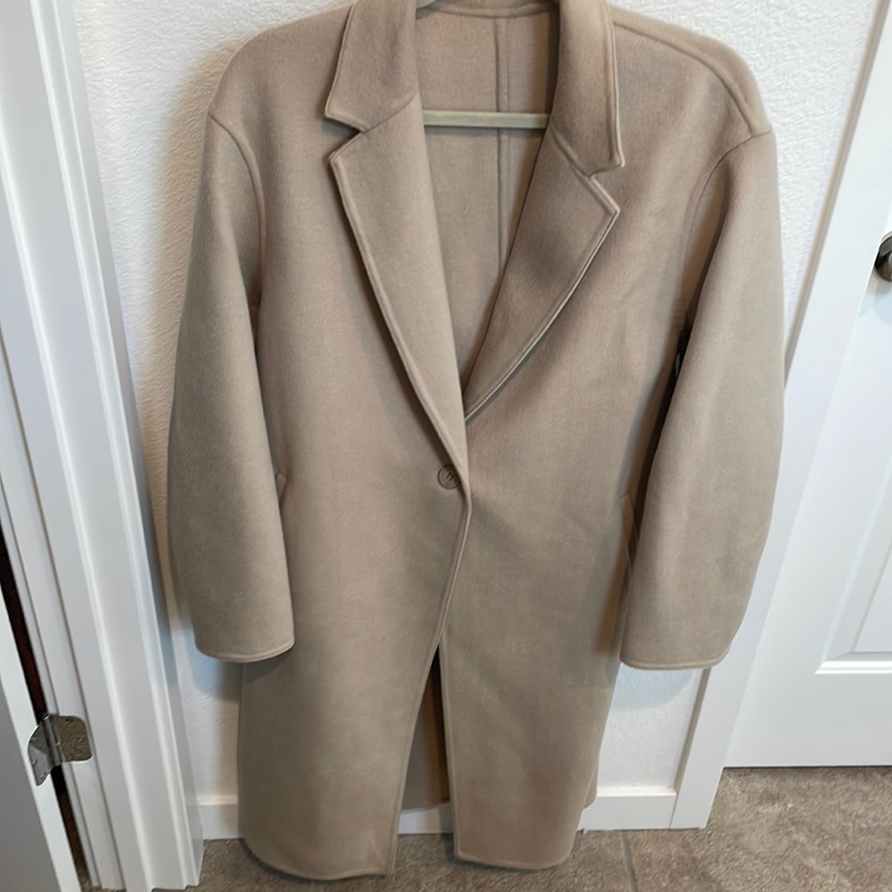 UNIQLO Pea coat size medium. Color tan.